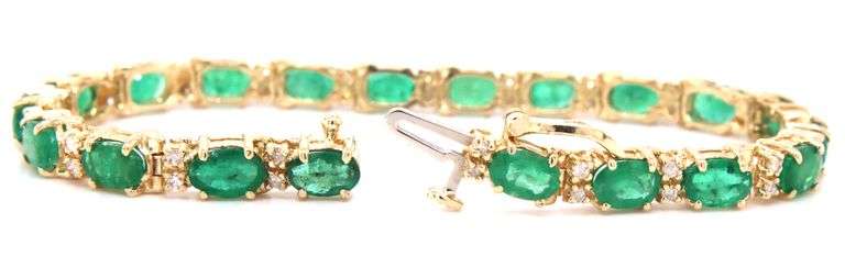 14kt Yellow gold 9.50ctw emerald and diamond bracelet