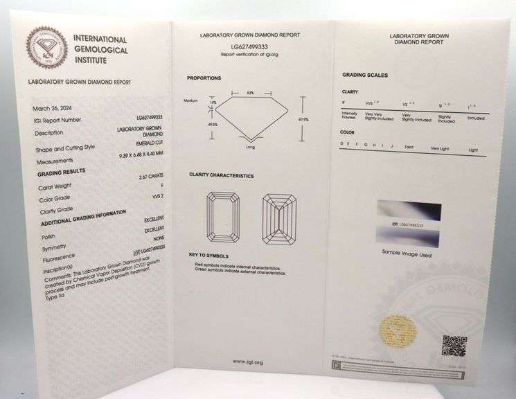 18kt White gold 2.67ct lab grown diamond in halo setting