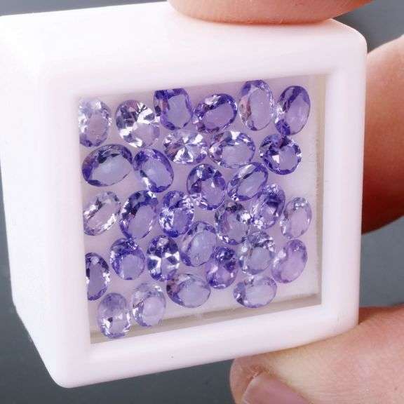 Heavy flashing! Untreated! 4.84ct oval cut Tanzanite set!