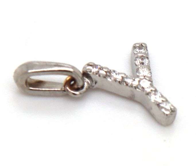 18kt White gold diamond Initial Y pendant