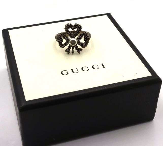 Gucci glass pearl heart ribbon ring