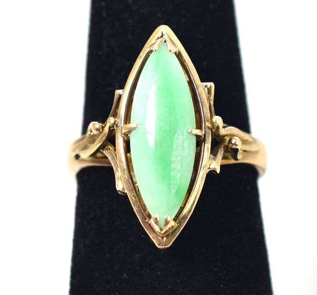 Stunning 14K Yellow Gold Green Gemstone Ring