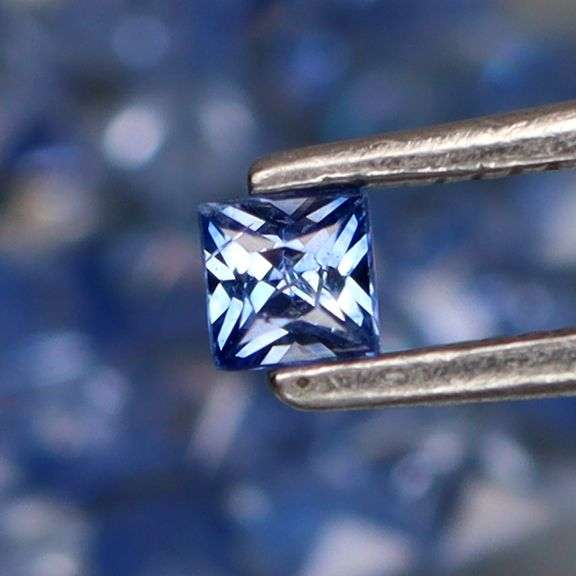 Vibrant color! Tight faceting! 2.63ct Ceylon Sapphire set!