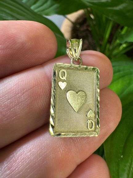 10k Yellow Gold Queen of Hearts Pendant