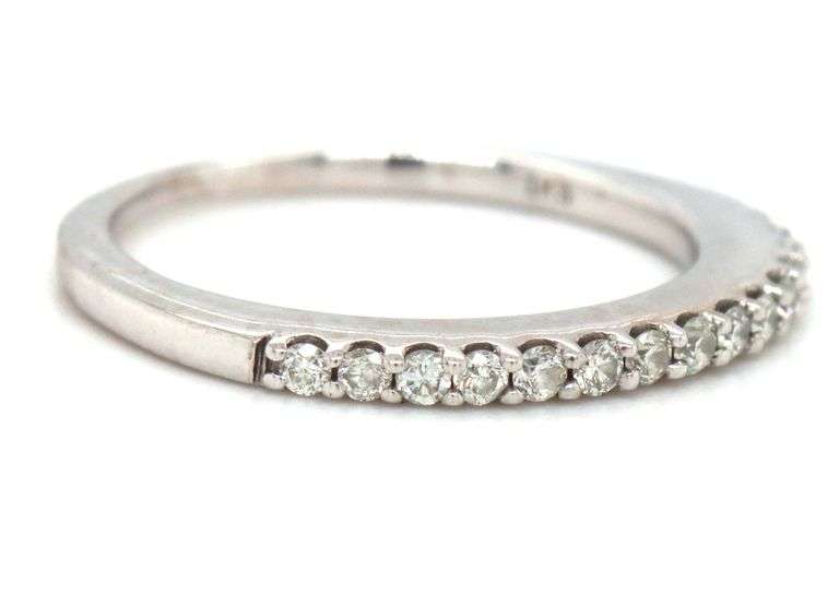 14kt White gold 0.30ctw shared prong diamond band