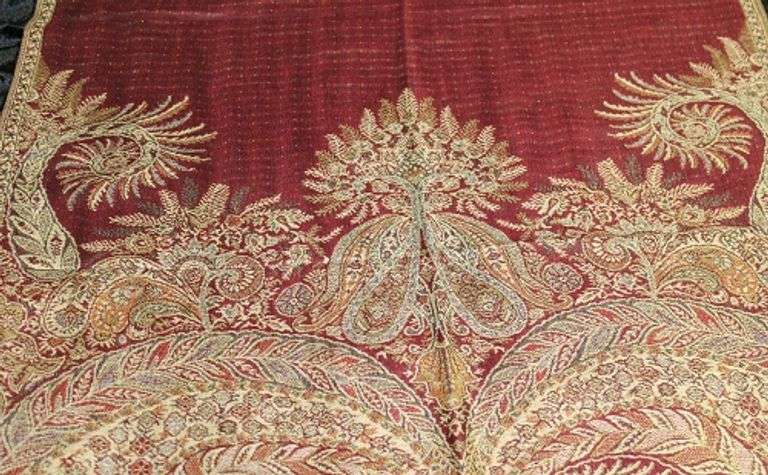 A Very Unique Design Lady's Scarf