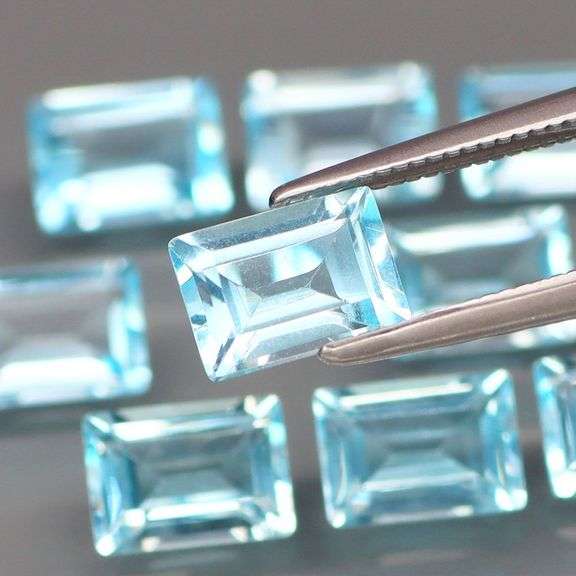 High fire! 12.90ct vibrant sky blue Topaz set!
