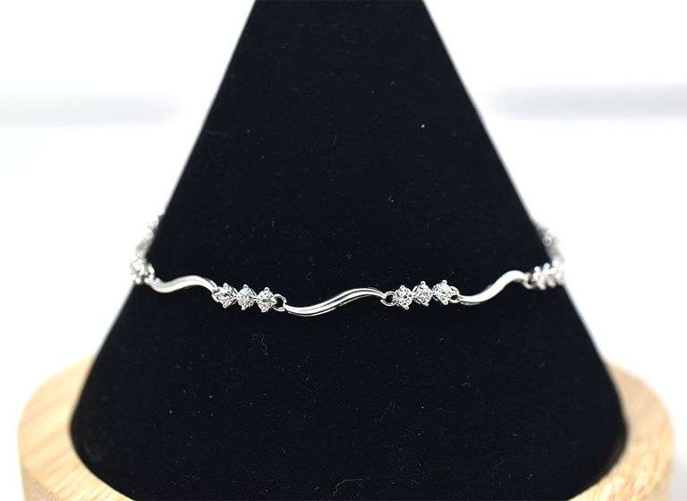 Beautiful 10K White Gold Diamond Bracelet