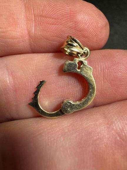 10k Yellow Gold Handcuff Pendant