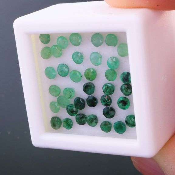 Light to dark! 2.23ct set of Colombian Emeralds!