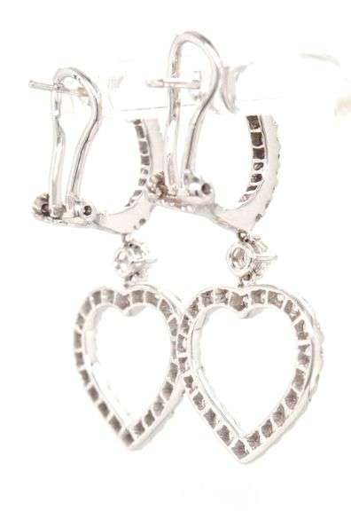 18kt White gold 1.18ctw diamond heart shaped dangle earrings