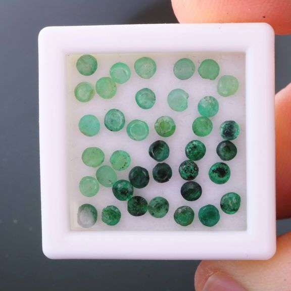 Light to dark! 2.23ct set of Colombian Emeralds!