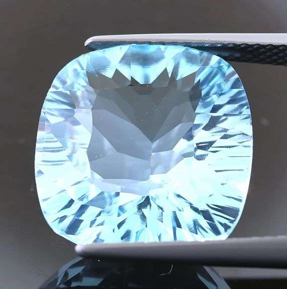 Full body flashing! 11.98ct Swiss blue Topaz from Brazil!