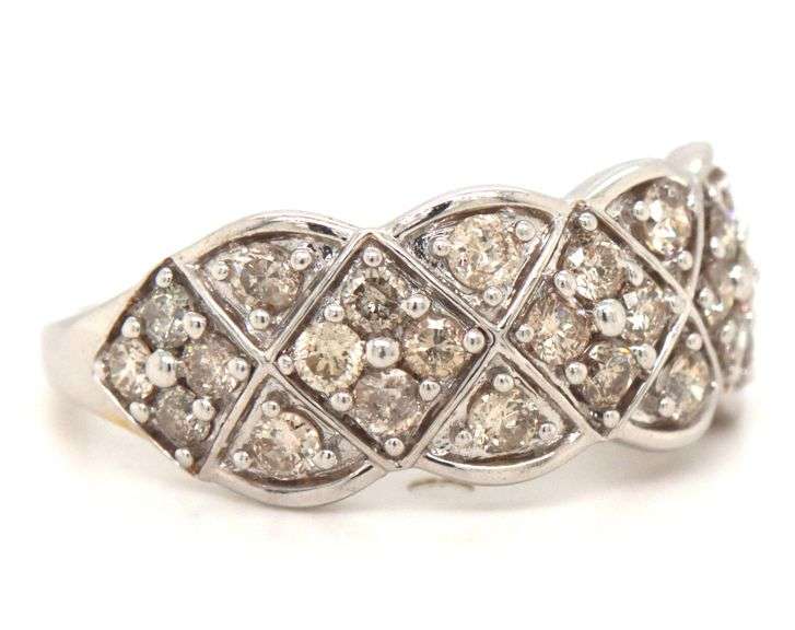 10kt White gold 0.85ctw woven cluster diamond ring