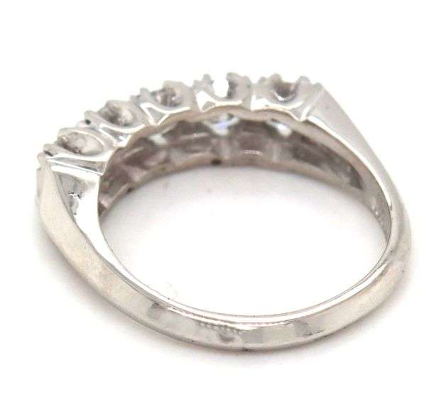Platinum 1ctw 5 stone shared Prong diamond band