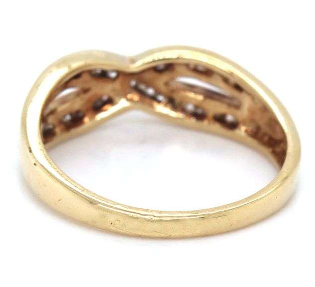 10kt Yellow gold 0.25ctw Channel set diamond crossover band