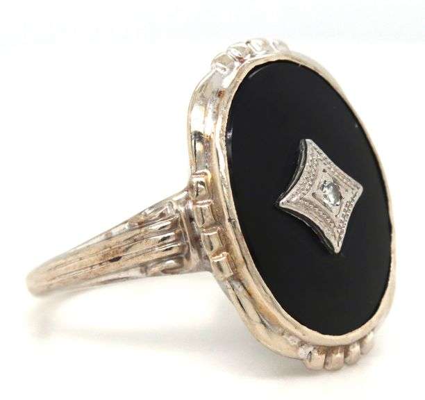 10kt White gold oval black onyx ring