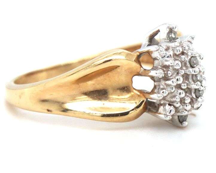 10kt Yellow gold diamond cluster ring