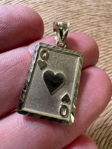 10k Yellow Gold Queen of Hearts Pendant