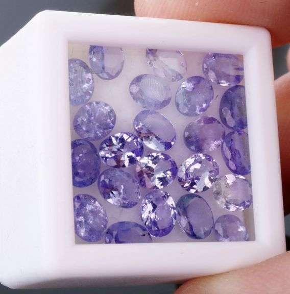 Heavy flashing! Untreated! 6.76ct oval cut Tanzanite set!