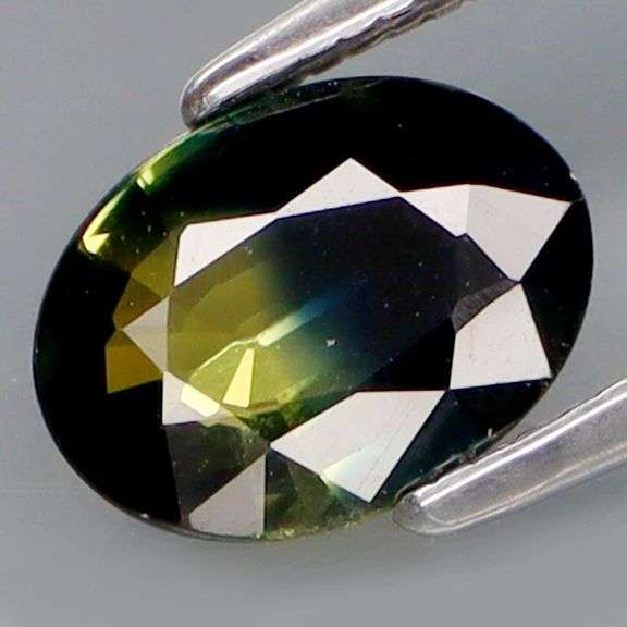 Eye catching 1.27ct 8x6mm bumble bee Sapphire!