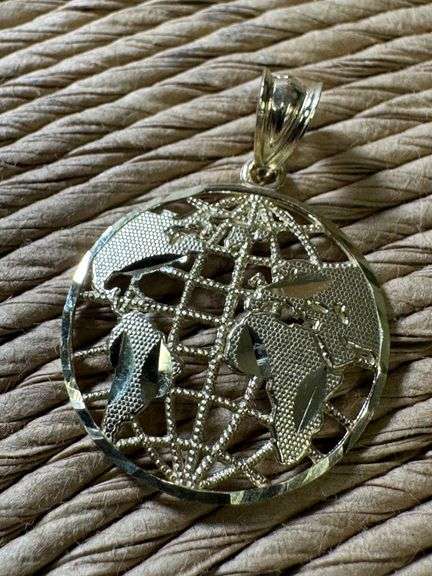 10k Yellow Gold Globe World Earth Pendant