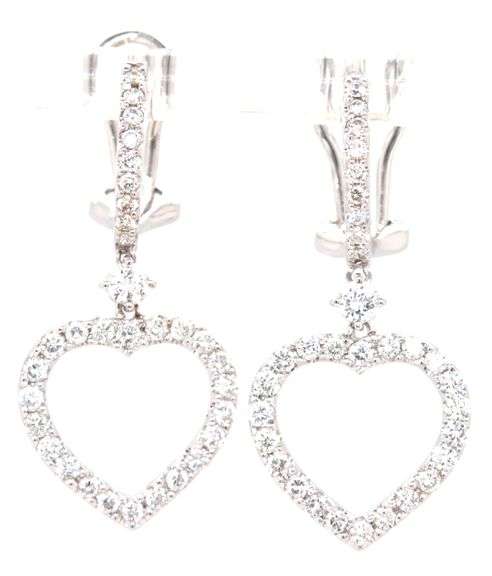 18kt White gold 1.18ctw diamond heart shaped dangle earrings