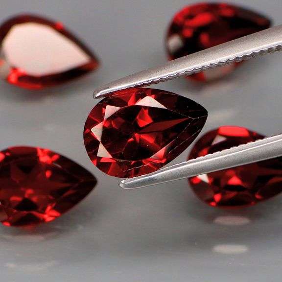 Heavy! 7.56ct well matched untreated Garnet set!