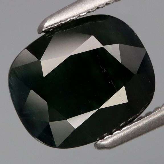 Elegant 2.55ct midnight green Sapphire -heated only!