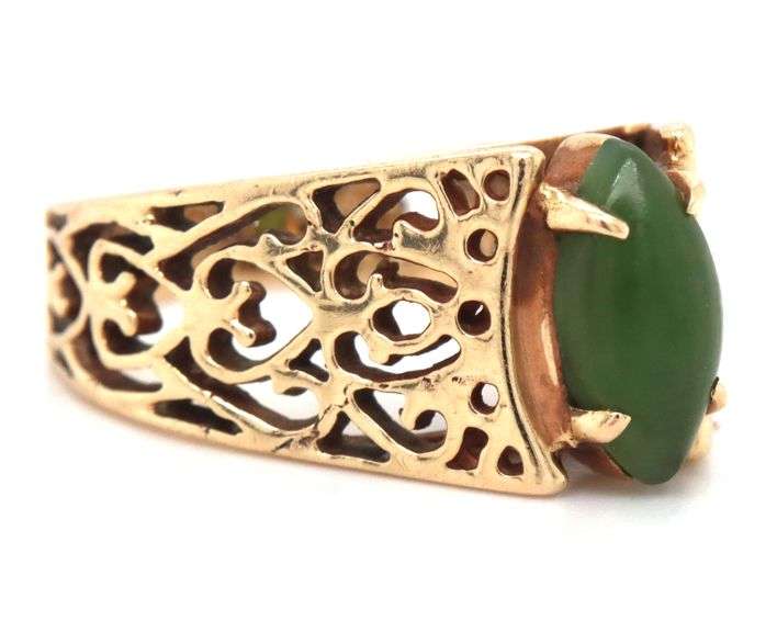 10kt Yellow gold marquise green Jade ring