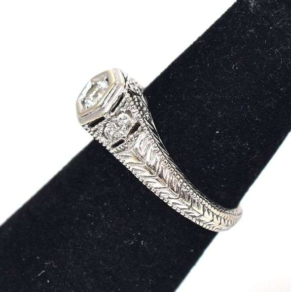 Sparkling 14K White Gold Diamond Ring