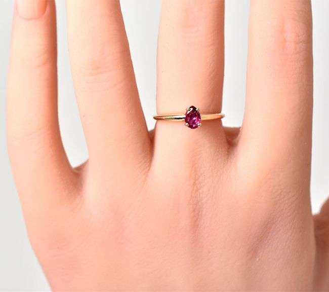 Gorgeous 14K Yellow Gold Ruby Gemstone Ring