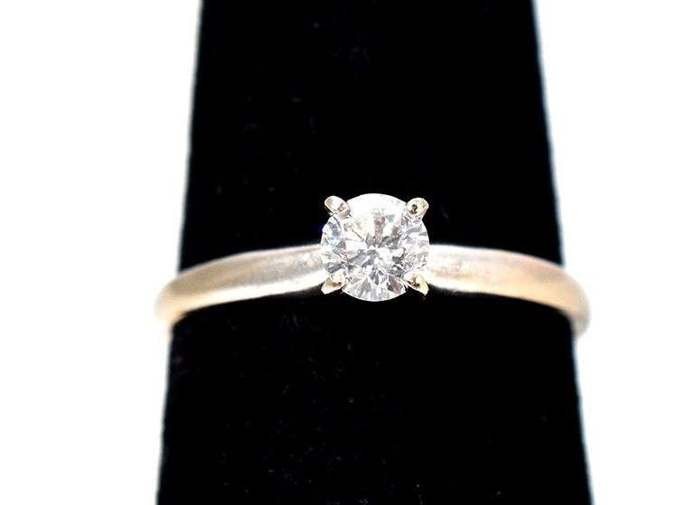 Sparkling 14K White Gold Approx.. 0.38CTW Diamond Ring