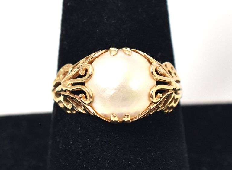 Simply Beautiful 14K Yellow Gold Pearl Ring