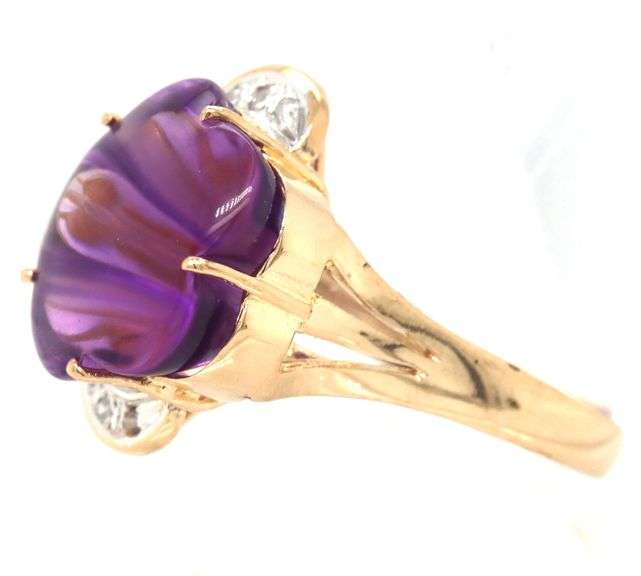 14kt Yellow gold Cab flower shaped amethyst and diamond accent ring