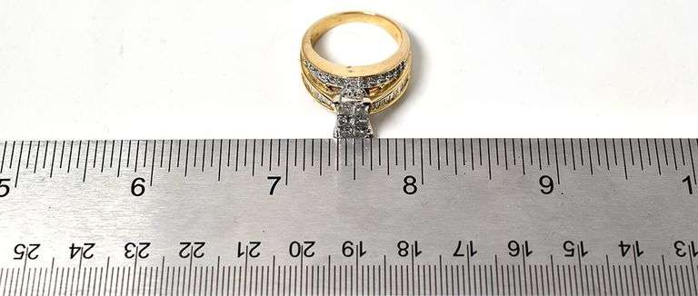 Stunning 14K Yellow Gold Diamond Ring