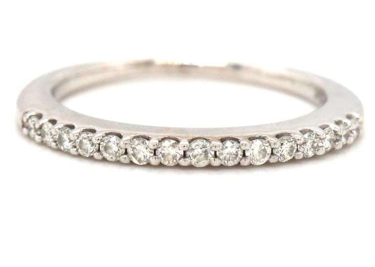 14kt White gold 0.30ctw shared prong diamond band