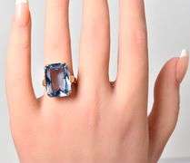 Stunning 10K Yellow Gold Blue Topaz Gemstone Ring i