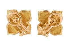 Elizabeth Locke Hammer Finish Quatrefoil Dome Convertible Earrings in 19K
