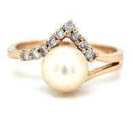14kt Yellow gold pearl and diamond V shaped ring
