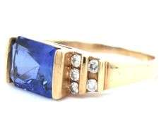 10kt Yellow gold Tanzanite and diamond ring