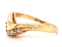 Useful 14K YG Diamond V Ring
