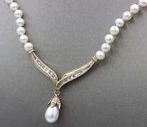 0.15ctw Diamond milgrain V shaped pearl drop necklace