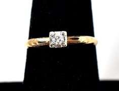 Beautiful 14K Yellow Gold Diamond Ring