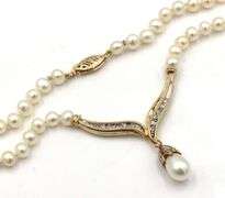 0.15ctw Diamond milgrain V shaped pearl drop necklace