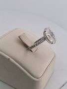 CERTIFIED BRAND NEW 14K WHITE GOLD DIAMOND ENGAGEMENT RING. 4.75 CARATS.