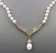 0.15ctw Diamond milgrain V shaped pearl drop necklace