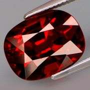 Premium VS grade 4.32ct top red Rhodolite Garnet from Tanzania!