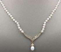0.15ctw Diamond milgrain V shaped pearl drop necklace