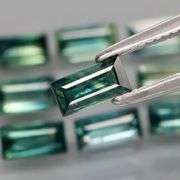 Heated only! 3.53ct blue green Sapphire set! It's baguette cut!